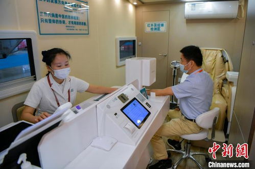 智慧医疗驶入椰岛 黑科技体检车亮相海南健博会，重塑未来就医体验